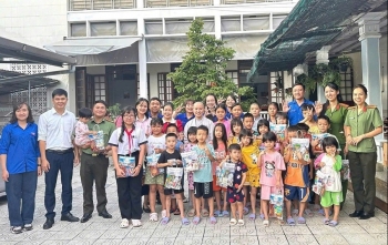 Từ những món quà Trung thu đến hành trình gieo mầm yêu thương
