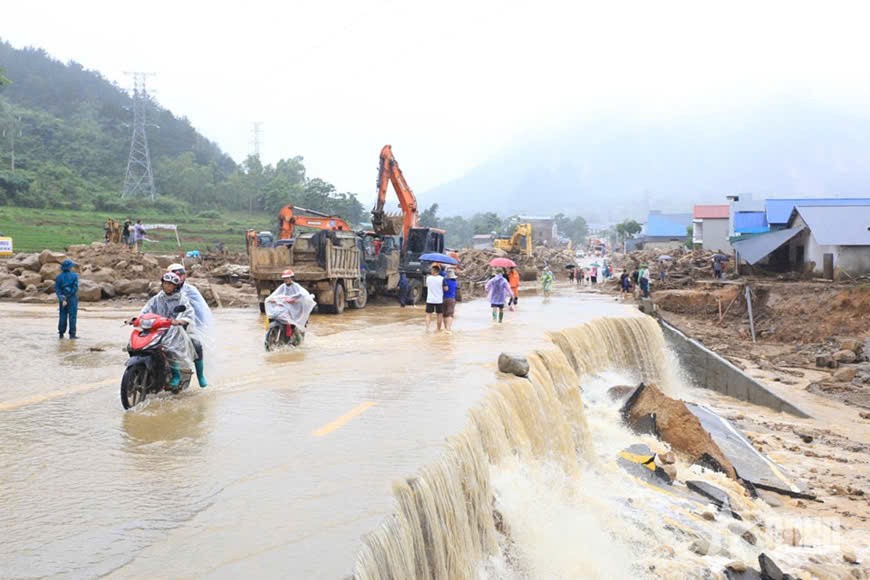 Khánh Hòa chủ động ứng phó mưa lớn, lũ quét, sạt lở đất phức tạp trong những ngày tới