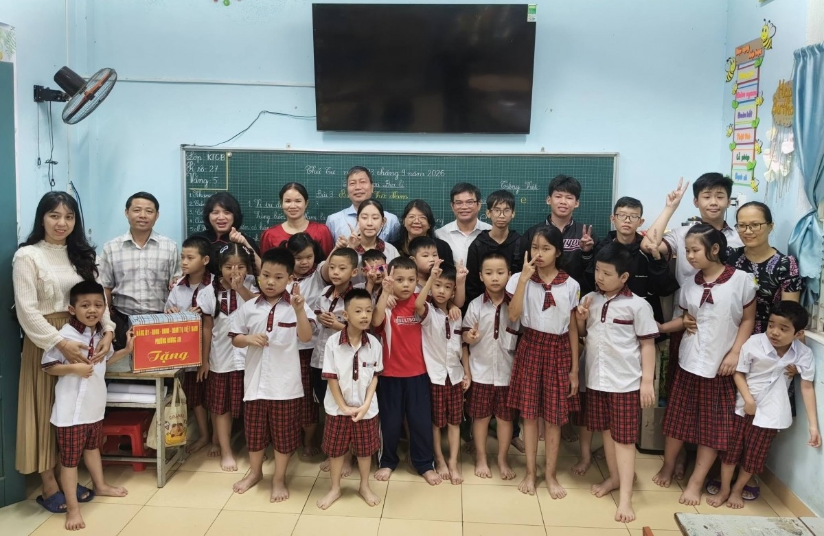 Tp. Huế: Ấm áp Trung thu cùng trẻ em khuyết tật, hoàn cảnh đặc biệt tại Hương An