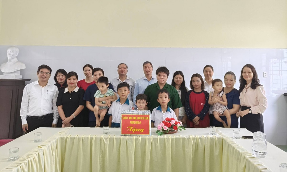 Tp. Huế: Ấm áp Trung thu cùng trẻ em khuyết tật, hoàn cảnh đặc biệt tại Hương An