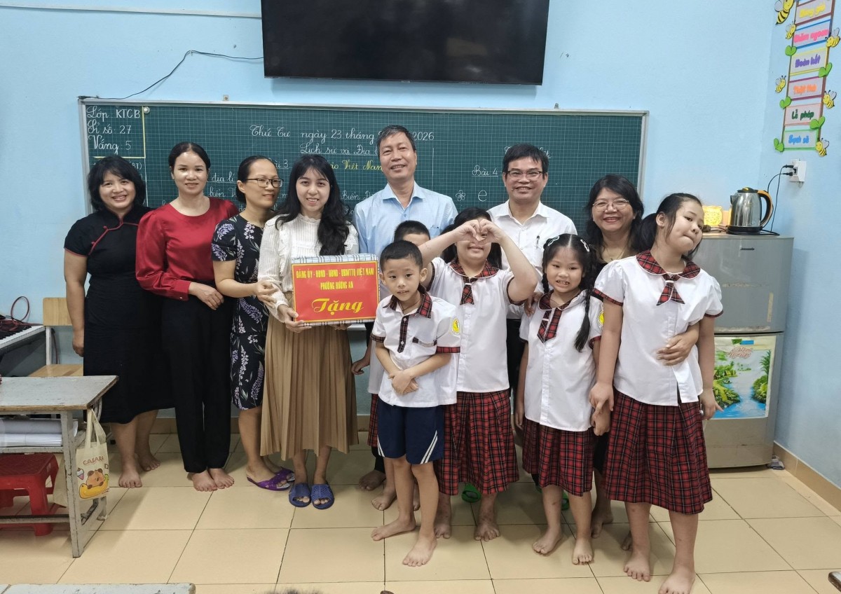 Tp. Huế: Ấm áp Trung thu cùng trẻ em khuyết tật, hoàn cảnh đặc biệt tại Hương An
