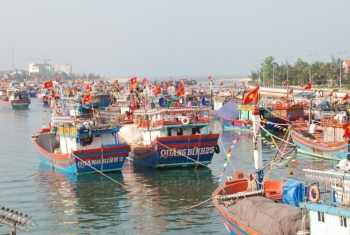 Quảng Trị: Hướng dẫn tàu cá thực hiện đúng quy trình cập, rời Cảng cá Nhật Lệ mới