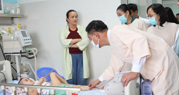 Lãnh đạo Đà Nẵng thăm trẻ em điều trị, nuôi dưỡng nhân Tết Trung thu
