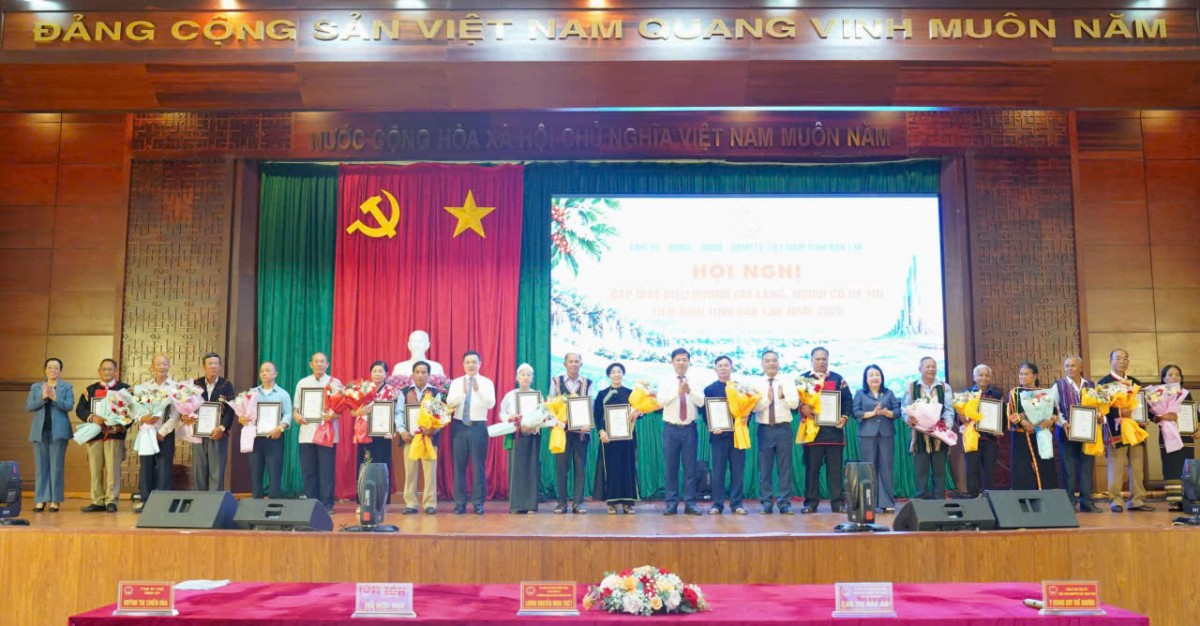 Đắk Lắk tổ chức Hội nghị biểu dương 220 già làng, người có uy tín và tiêu biểu năm 2026