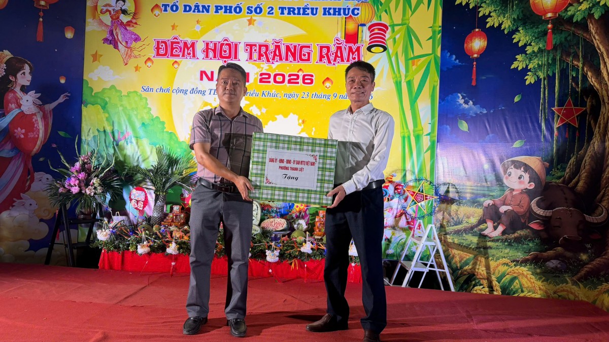 Hà Nội: Tổ dân phố số 2 Triều Khúc trao 600 suất quà Trung thu cho thiếu nhi