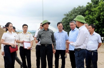 Chủ tịch Nghệ An kiểm tra công tác quản lý, khai thác khoáng sản trên sông Lam