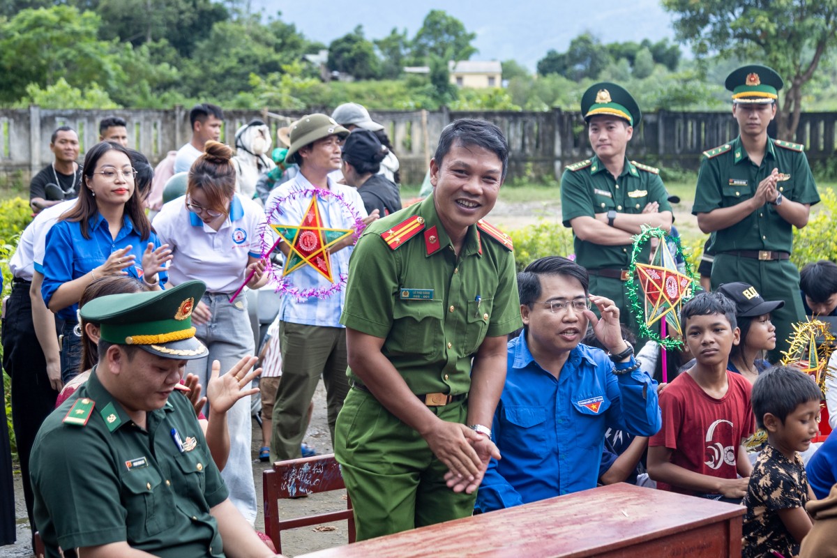 Trăng đoàn viên - Kết nối trái tim - Lan tỏa yêu thương nơi biên giới A Lưới