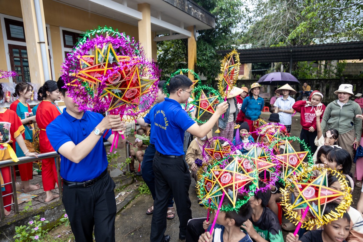 Trăng đoàn viên - Kết nối trái tim - Lan tỏa yêu thương nơi biên giới A Lưới