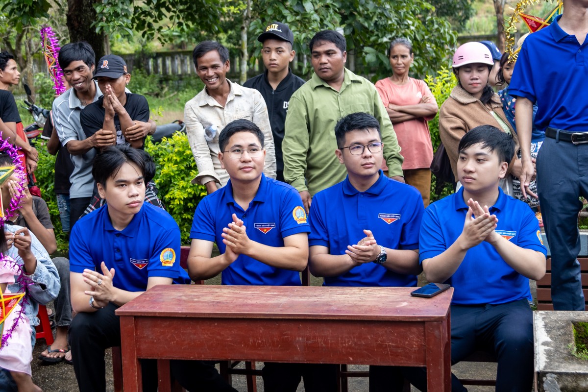 Trăng đoàn viên - Kết nối trái tim - Lan tỏa yêu thương nơi biên giới A Lưới