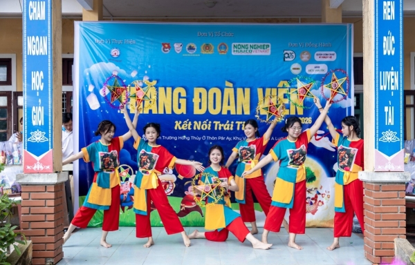trang doan vien ket noi trai tim lan toa yeu thuong noi bien gioi a luoi