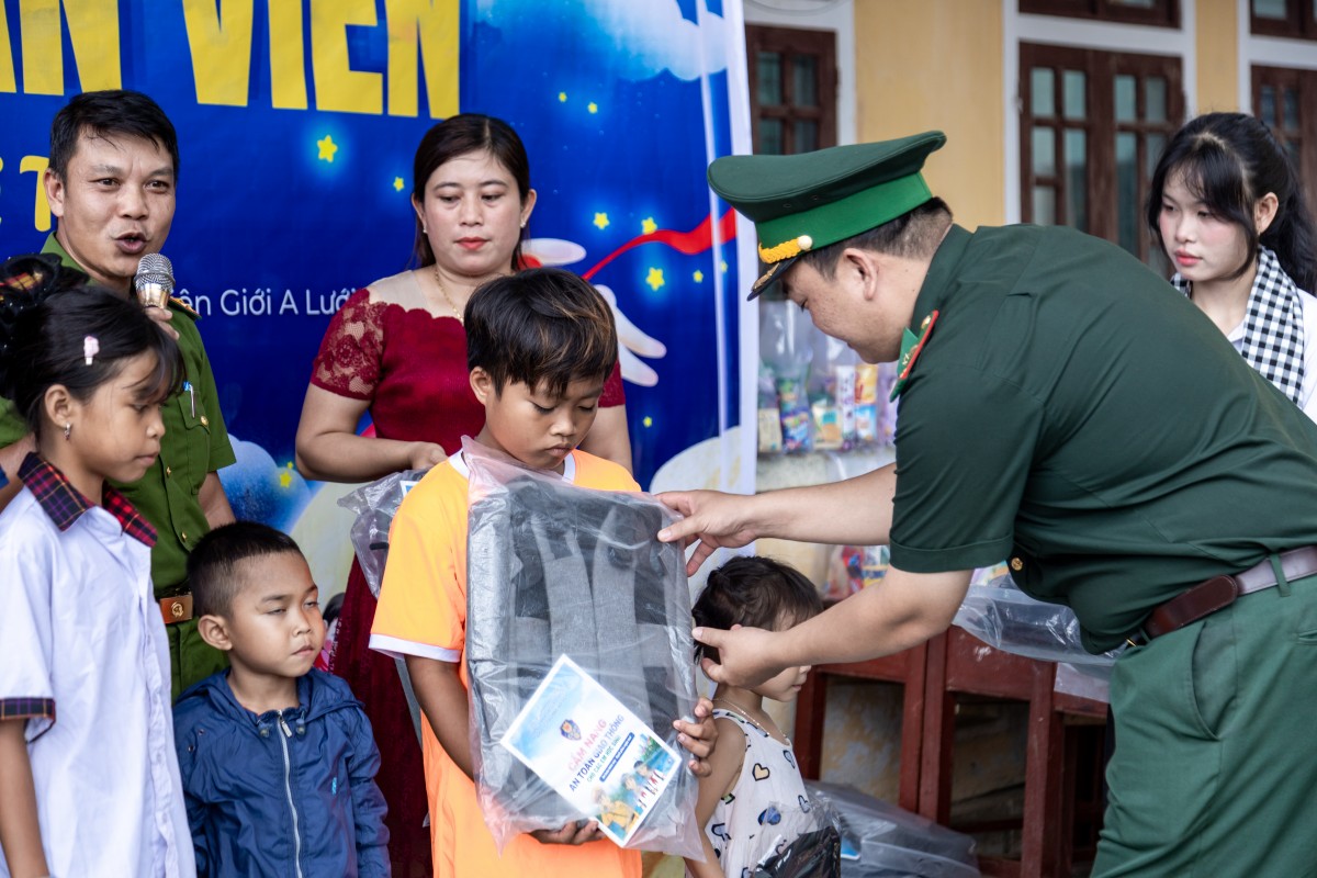 Trăng đoàn viên - Kết nối trái tim - Lan tỏa yêu thương nơi biên giới A Lưới