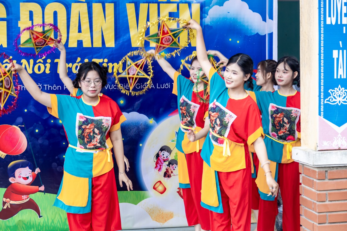 Trăng đoàn viên - Kết nối trái tim - Lan tỏa yêu thương nơi biên giới A Lưới
