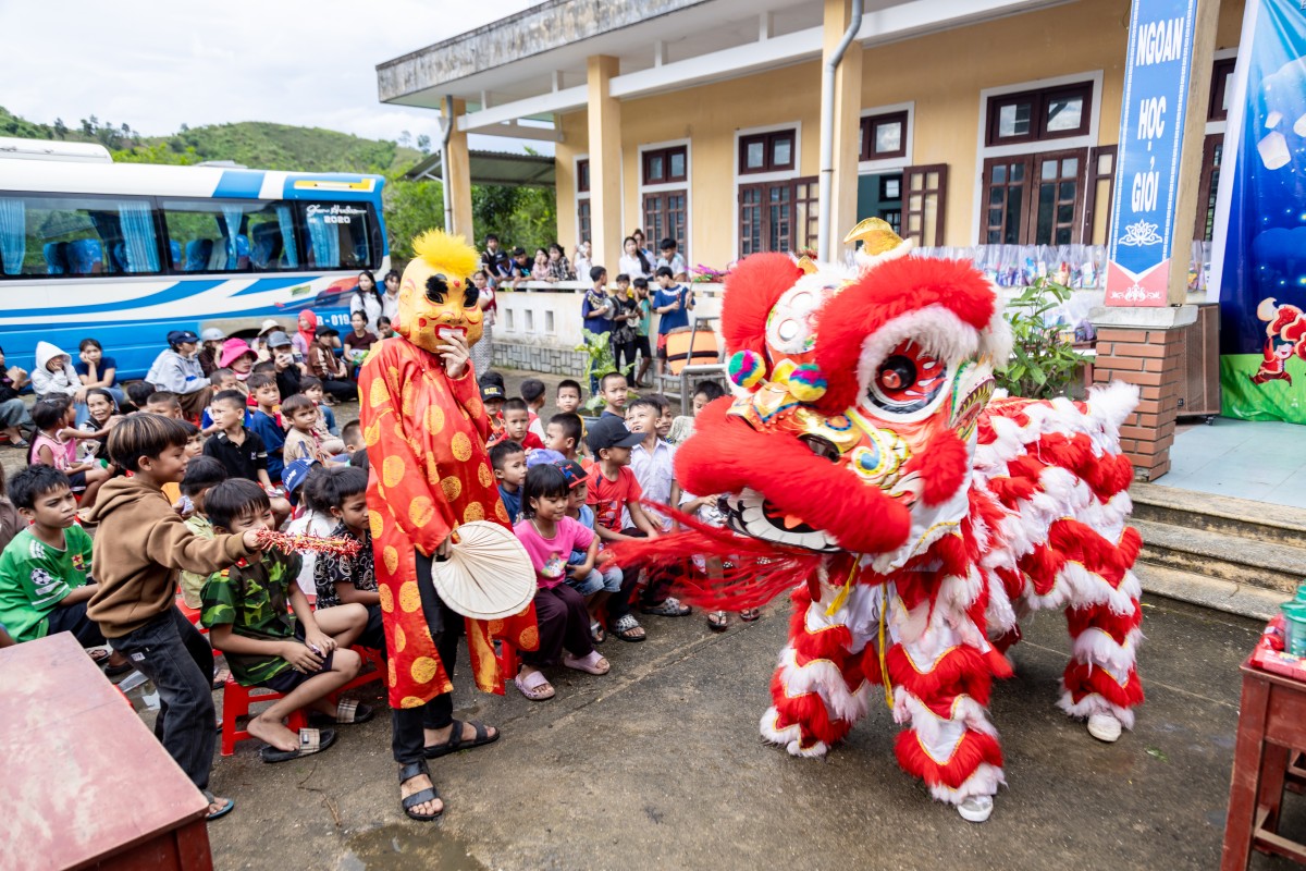 Trăng đoàn viên - Kết nối trái tim - Lan tỏa yêu thương nơi biên giới A Lưới