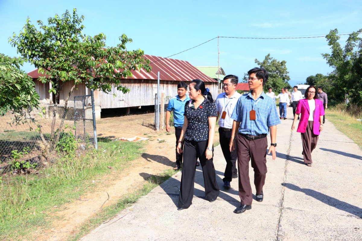 Đoàn giám sát giảm nghèo vùng đồng bào các dân tộc thiểu số tại xã Cư Prao tỉnh Đắk Lắk