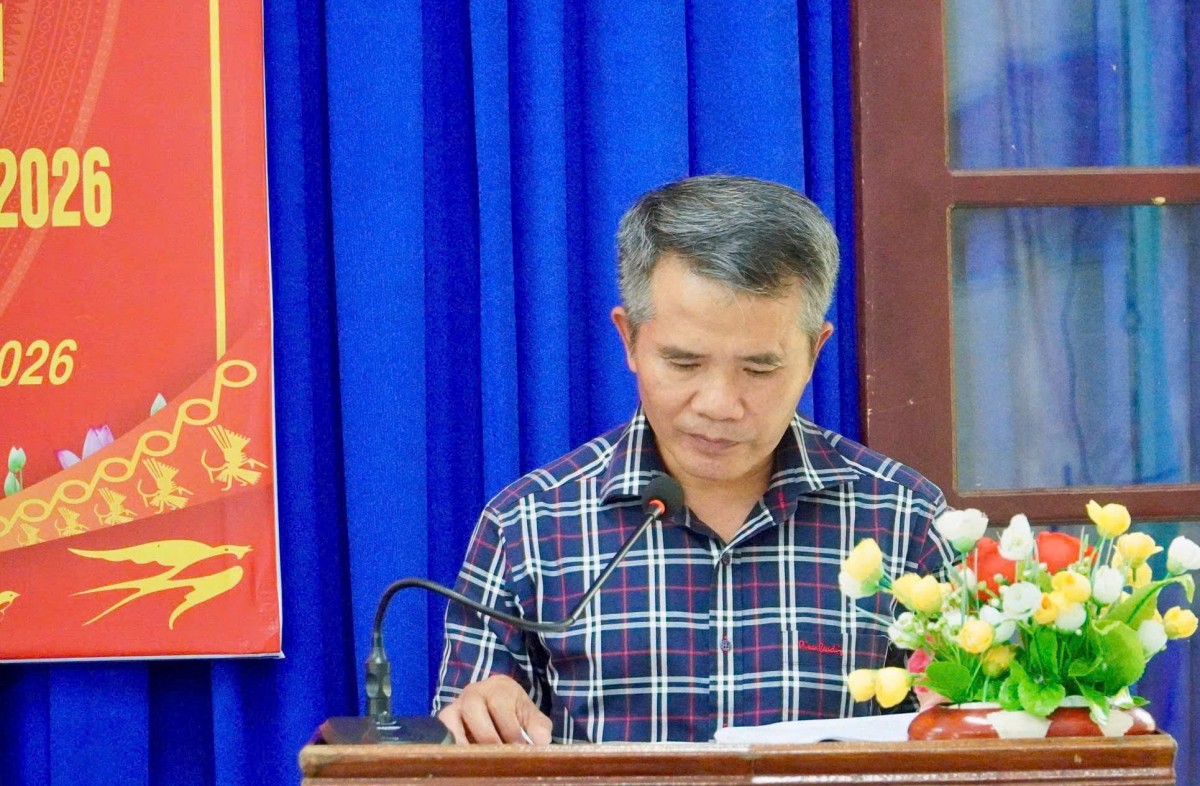 Đồng chí Nguyễn Tấn Thành - Phó Bí thư Đảng ủy, Chủ tịch UBND xã Trà Vân (Đà Nẵng) trình bày các giải pháp trọng tâm nhằm kiện toàn bộ máy và bứt phá chỉ tiêu kinh tế cuối năm 2026.