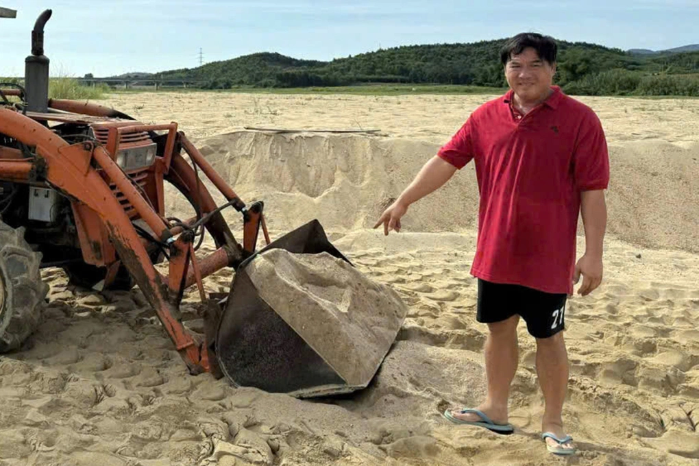 Cao Văn Tỉnh tại khu vực bị cáo buộc khai thác cát trái phép ở xã Gò Nổi, TP Đà Nẵng.