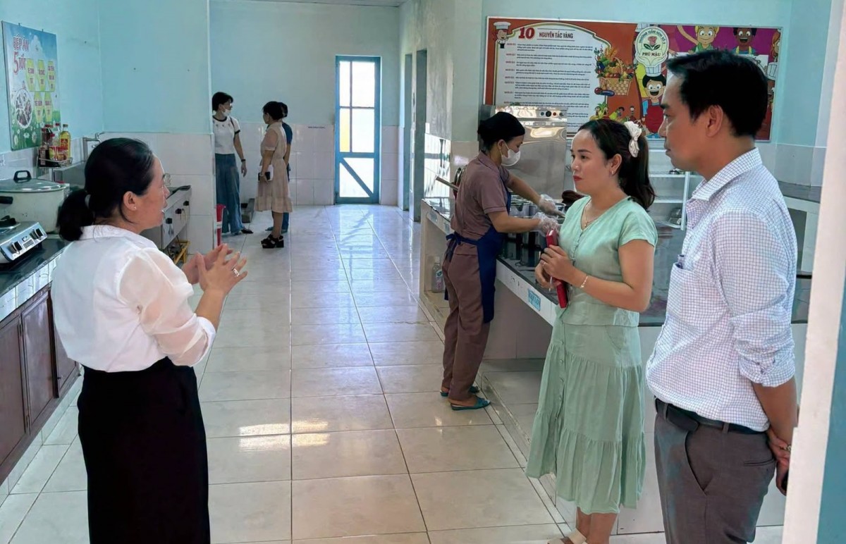 Tp. Huế: Phường Dương Nỗ tăng cường kiểm tra an toàn thực phẩm tại trường học