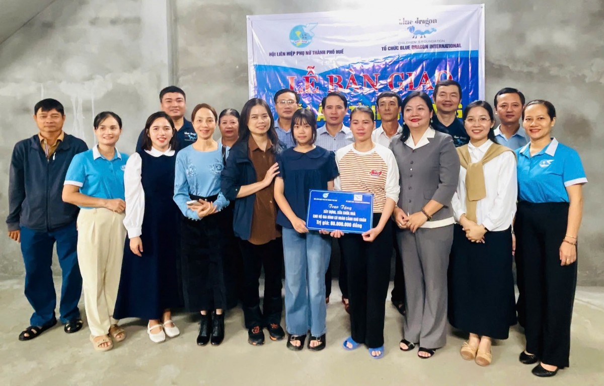 Trao mái ấm tình thương cho gia đình phụ nữ khó khăn tại Quảng Điền