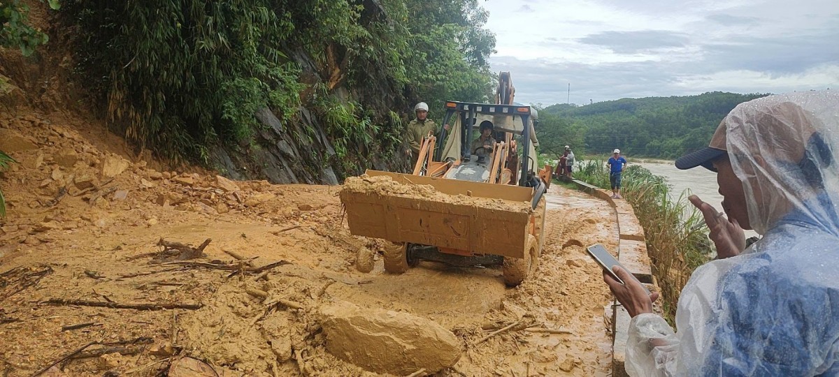 Tp. Huế: Mưa lớn tiếp diễn nhiều ngày - Cảnh báo nguy cơ lũ quét, sạt lở đất đá
