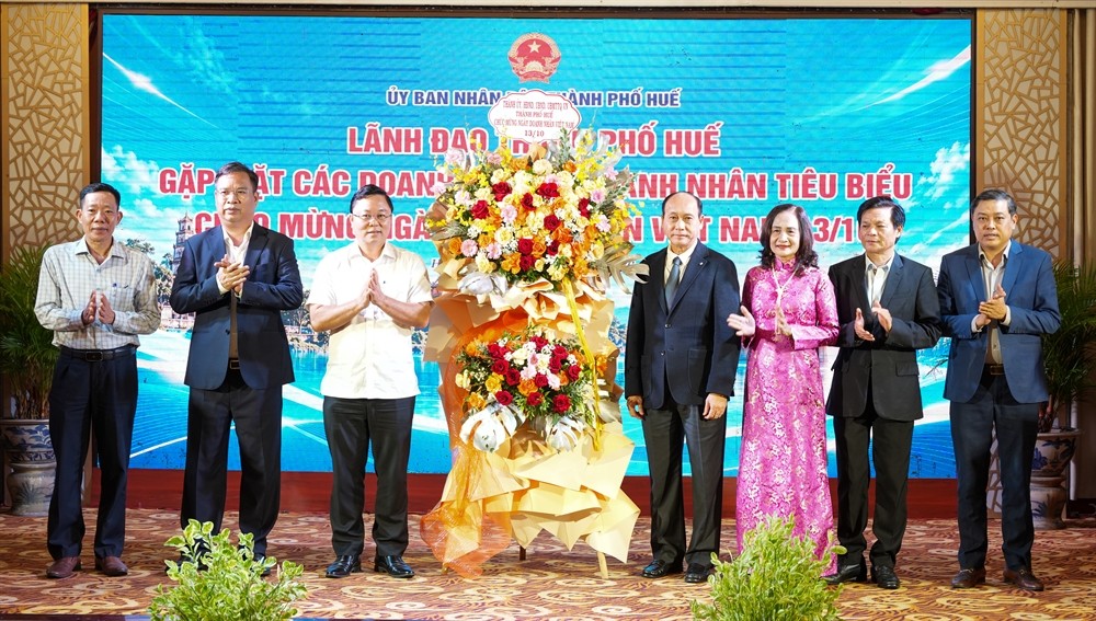 Lãnh đạo thành phố Huế gặp mặt doanh nghiệp, thúc đẩy gắn kết và phát triển bền vững.