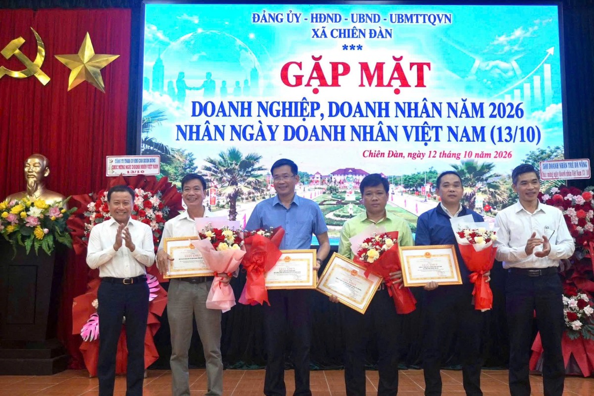 Tôn vinh các tập thể doanh nghiệp, hợp tác xã đồng hành cùng sự phát triển kinh tế – xã hội của xã Chiên Đàn.