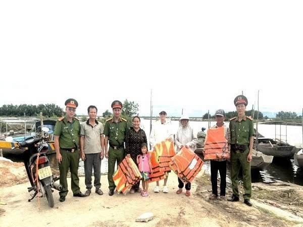CATP Huế giữ vững an ninh ven biển, bảo vệ ngư dân mùa mưa bão