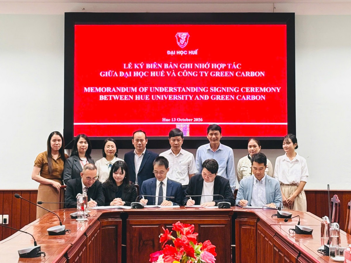 Đại học Huế ký kết hợp tác giảm phát thải mê-tan, phát triển dự án carbon trong sản xuất lúa tại Huế.