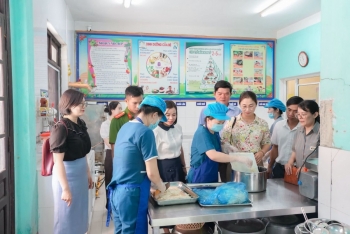 Tp. Huế: Phường Hương Thủy kiểm tra đột xuất, tăng cường an toàn thực phẩm