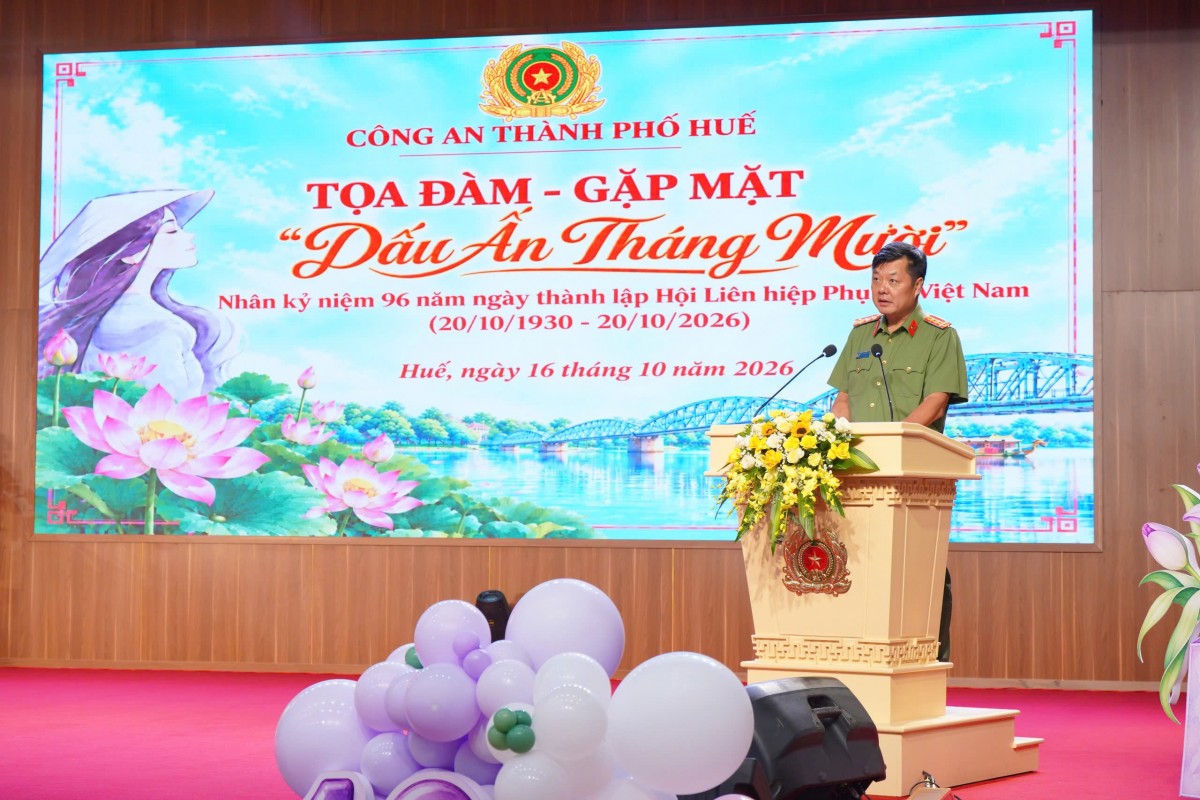 “Dấu ấn tháng Mười” tôn vinh phụ nữ Công an Huế