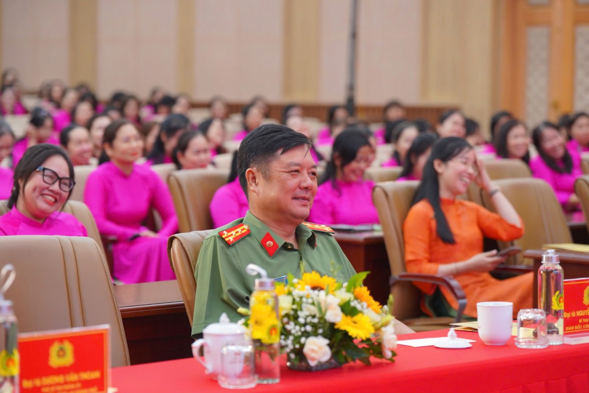 phụ nữ Công an Huế