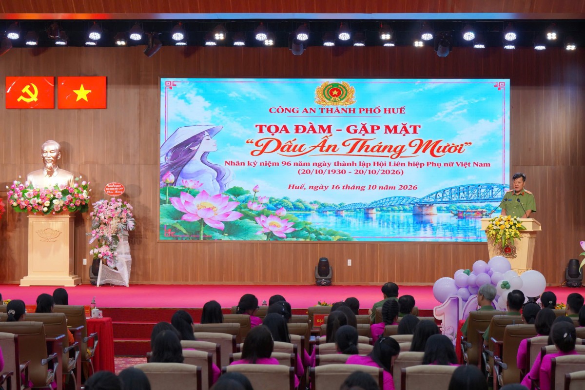 “Dấu ấn tháng Mười” khơi dậy khát vọng cống hiến của phụ nữ Công an Huế