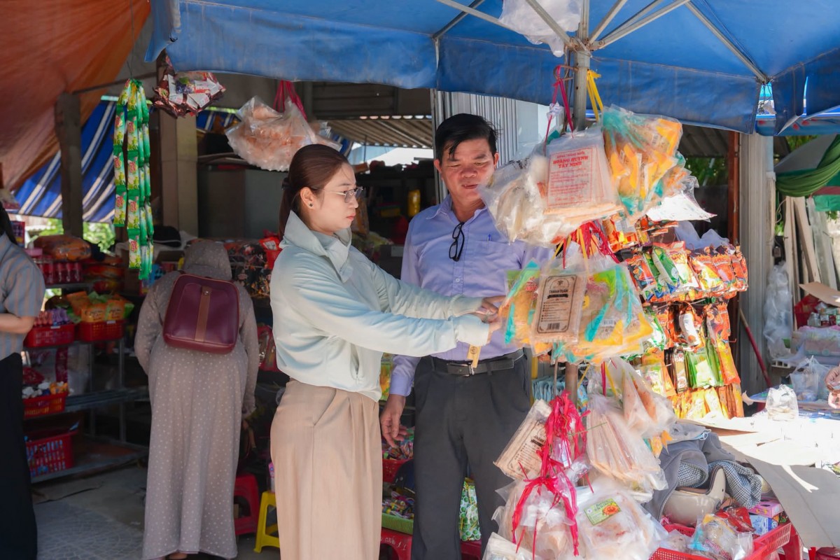 Tp. Huế: Phường Hương Thủy kiểm tra đột xuất, tăng cường an toàn thực phẩm
