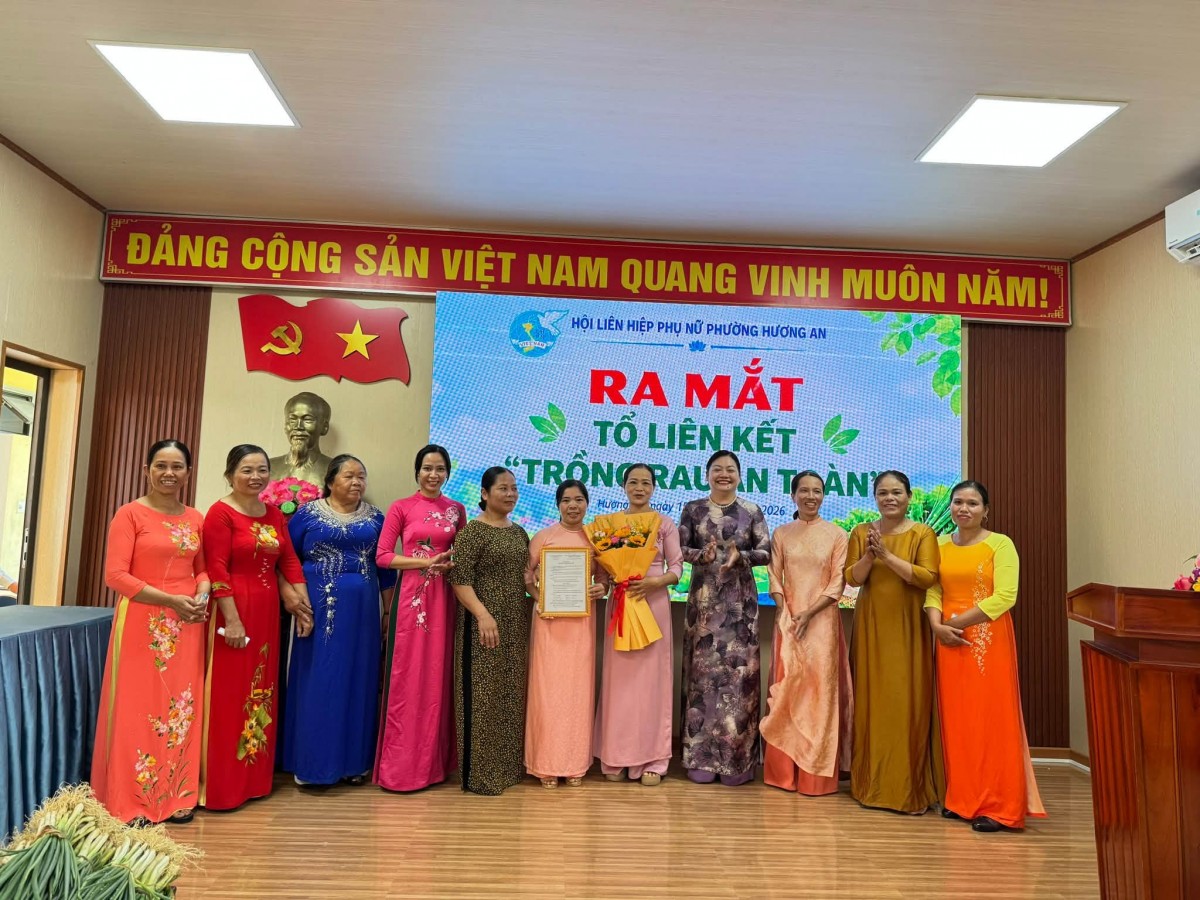Phụ nữ Hương An ra mắt Tổ liên kết trồng rau an toàn, chung sức phát triển sinh kế bền vững