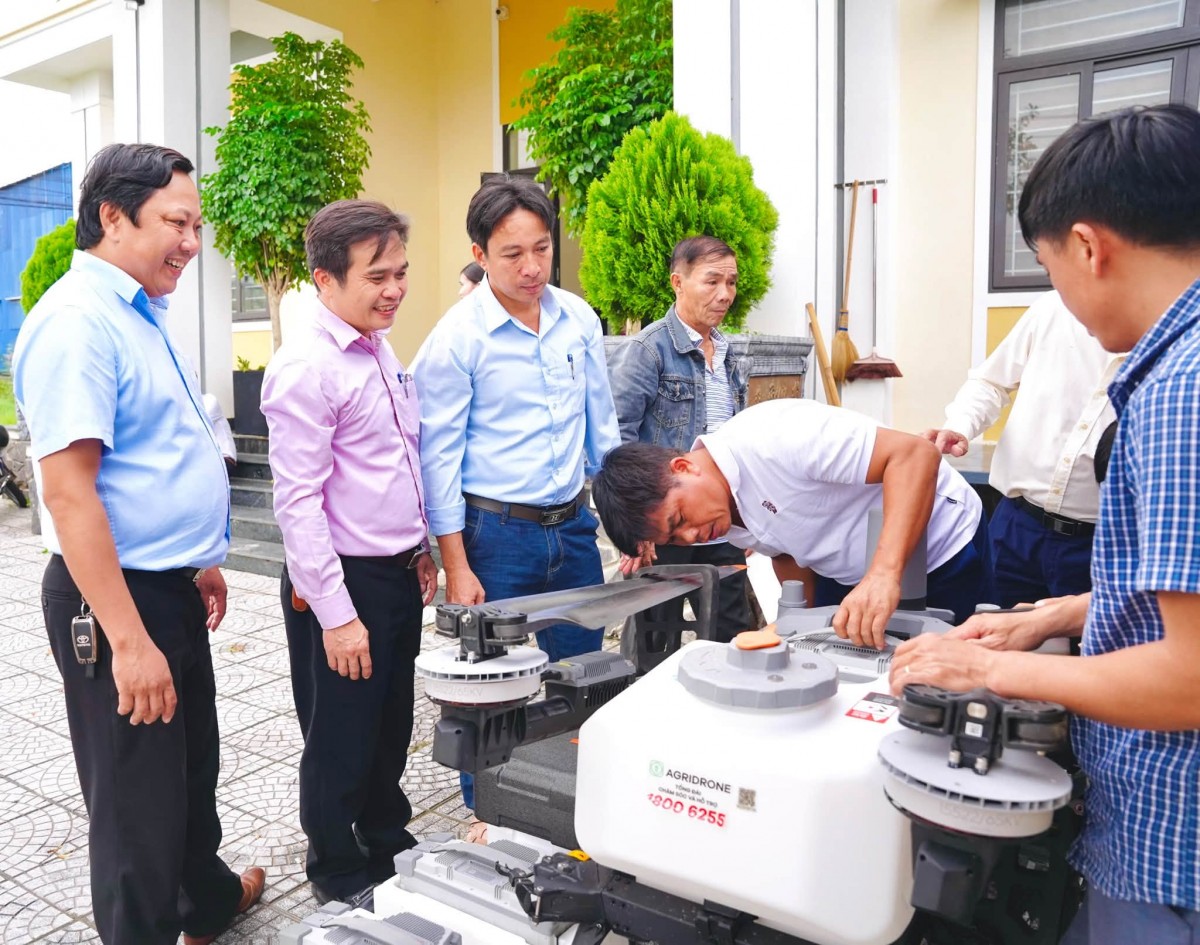 Ứng dụng máy bay không người lái - Hiện đại hóa nông nghiệp tại Huế