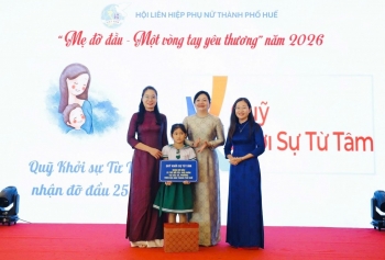 Chương trình "Mẹ đỡ đầu" ở Huế - Vòng tay yêu thương nâng bước trẻ mồ côi, trẻ em khó khăn