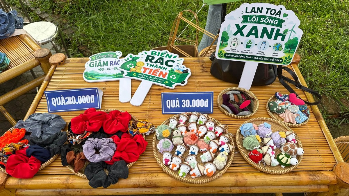 Đổi rác lấy quà xanh