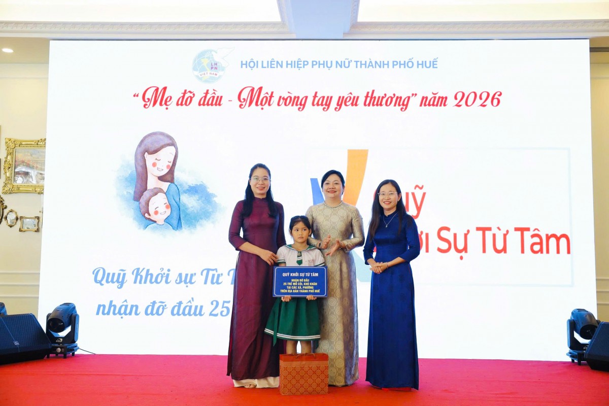 Ngày 18/10/2026, Hội Liên hiệp Phụ nữ (LHPN) thành phố Huế đã tổ chức Chương trình “Mẹ đỡ đầu - Một vòng tay yêu thương” năm 2026