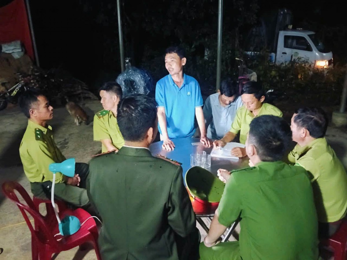 Vườn quốc gia Bạch Mã tuyên truyền tận nhà, vận động người dân vùng đệm nâng cao trách nhiệm bảo vệ rừng và bảo tồn động vật hoang dã.