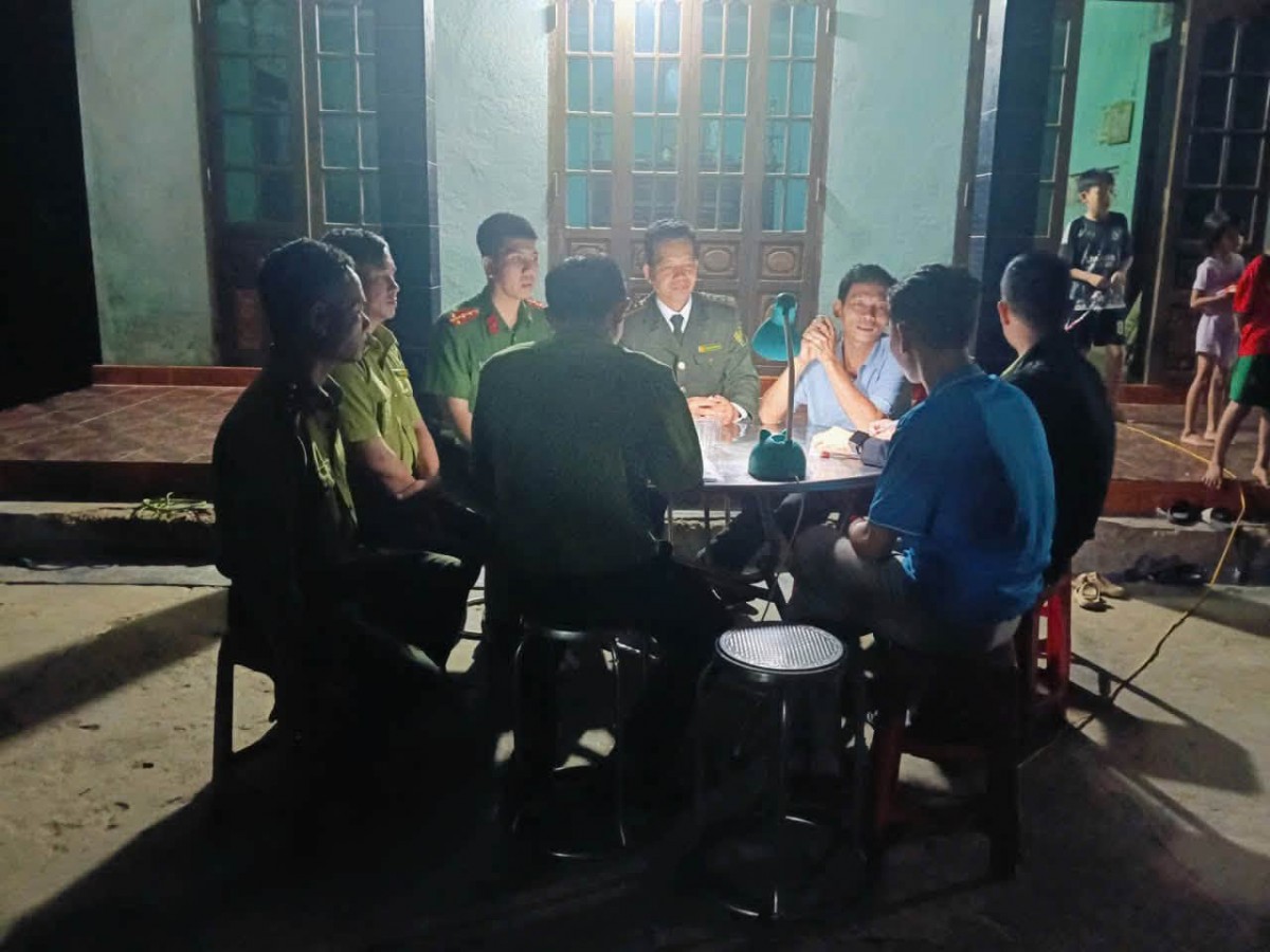 Vườn quốc gia Bạch Mã tuyên truyền tận nhà, vận động người dân vùng đệm nâng cao trách nhiệm bảo vệ rừng và bảo tồn động vật hoang dã.