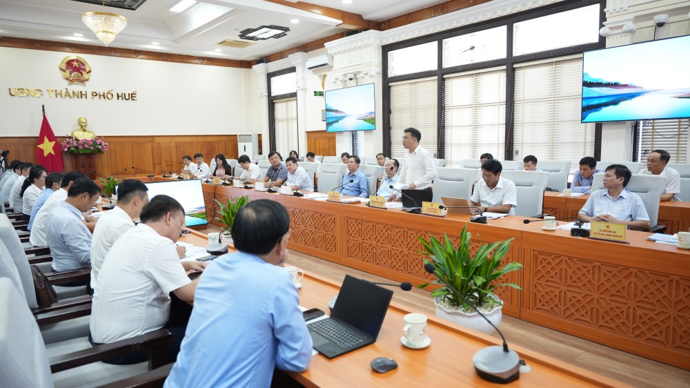Cảng hàng không quốc tế Phú Bài, chuyển đổi số, nâng cao chất lượng dịch vụ và kết nối giao thông đô thị Huế.