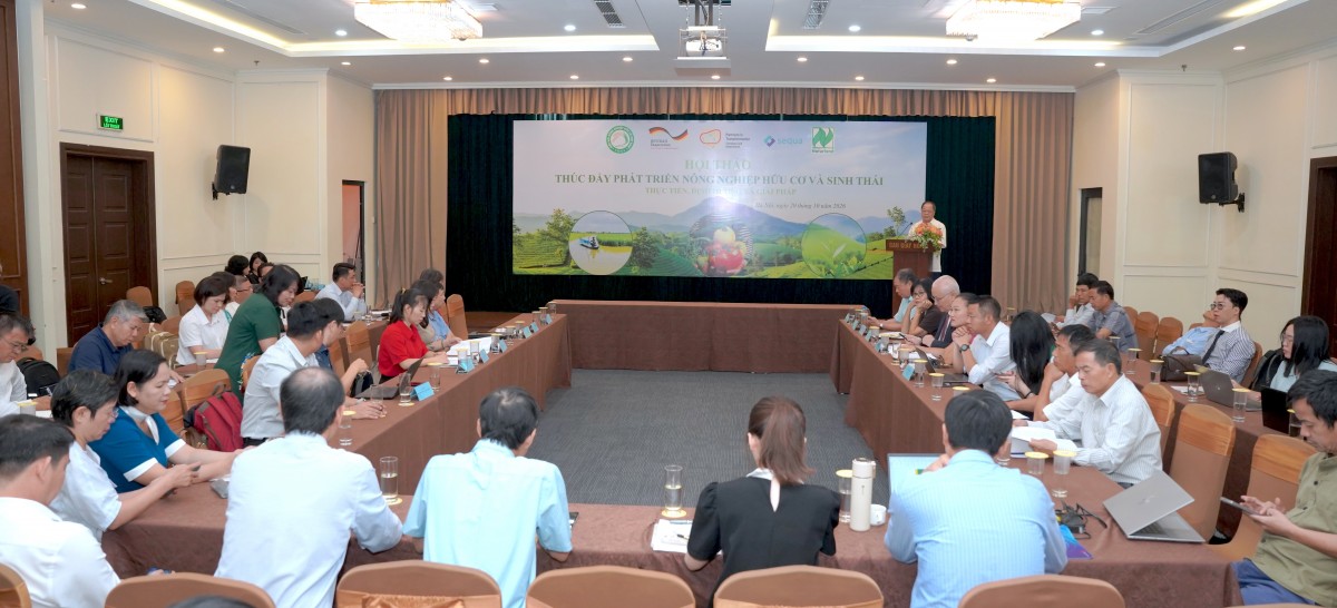 Toàn cảnh Hội thảo “Thúc đẩy phát triển nông nghiệp hữu cơ và sinh thái ở Việt Nam” do Hiệp hội Nông nghiệp Hữu cơ Việt Nam tổ chức ngày 20/10/2026 tại Hà Nội.