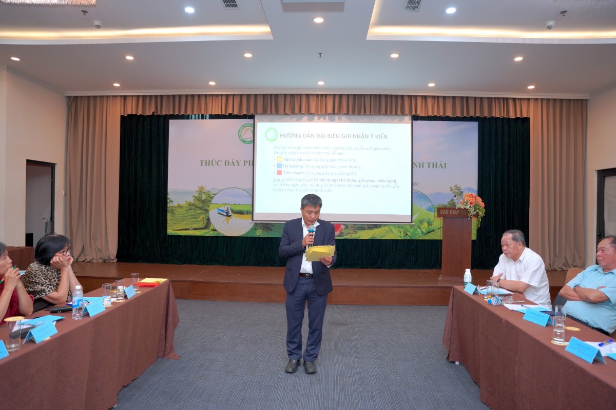 Các đại biểu trao đổi về vật tư đầu vào, tiêu chuẩn, chứng nhận và giải pháp mở rộng thị trường cho sản phẩm hữu cơ.