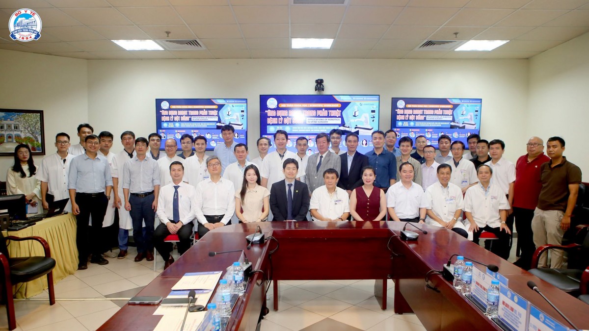 Ứng dụng robot trong phẫu thuật cột sống tại Bệnh viện Trung ương Huế, phát triển nguồn nhân lực chuyên sâu và kỹ thuật hiện đại