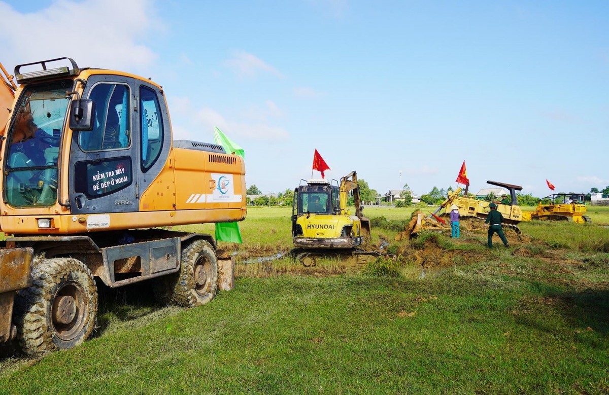 Quảng Trị: Thực hiện dồn điền, đổi thửa gắn với phát triển vùng nguyên liệu lúa tại xã Vĩnh Thuỷ