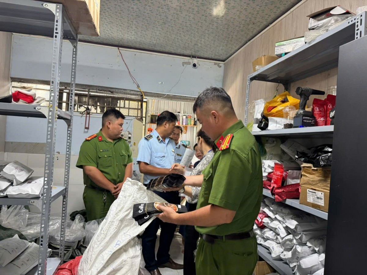 Cà Mau: Phát hiện 172,5 kg cà phê có dấu hiệu hàng giả