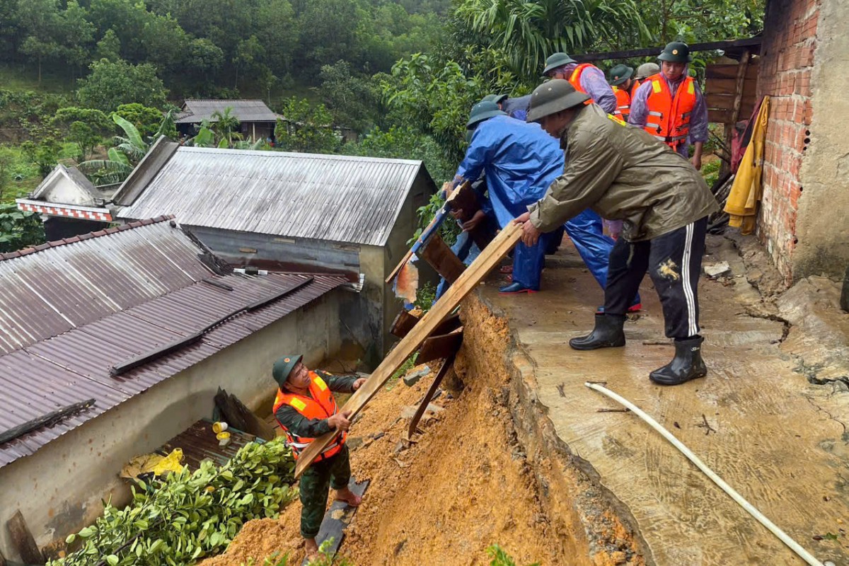 Thành phố Huế cảnh báo dông lốc sét, mưa đá, mưa lớn cục bộ, phòng chống thiên tai và bảo vệ môi trường.