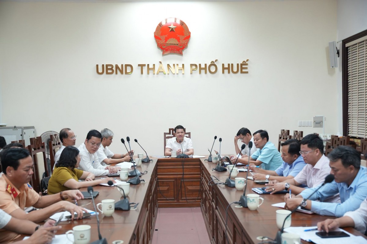 Phó Chủ tịch Thường trực UBND thành phố Hoàng Hải Minh chỉ đạo nâng cao hiệu quả quản lý chất thải, xử lý điểm đen môi trường, hướng tới thành phố Huế xanh, sạch, sáng và phát triển bền vững.