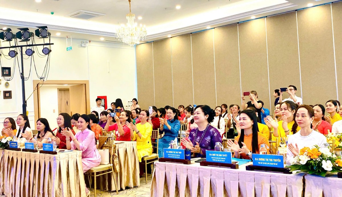 Phụ nữ thành phố Huế chủ động, sáng tạo, trách nhiệm trong phong trào thi đua và công trình vì cộng đồng.