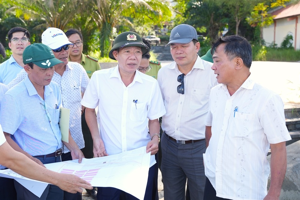 Huế khảo sát dự án điện mặt trời, cụm công nghiệp, thu hút đầu tư, sử dụng đất hiệu quả, công nghệ tiên tiến và bảo vệ môi trường.