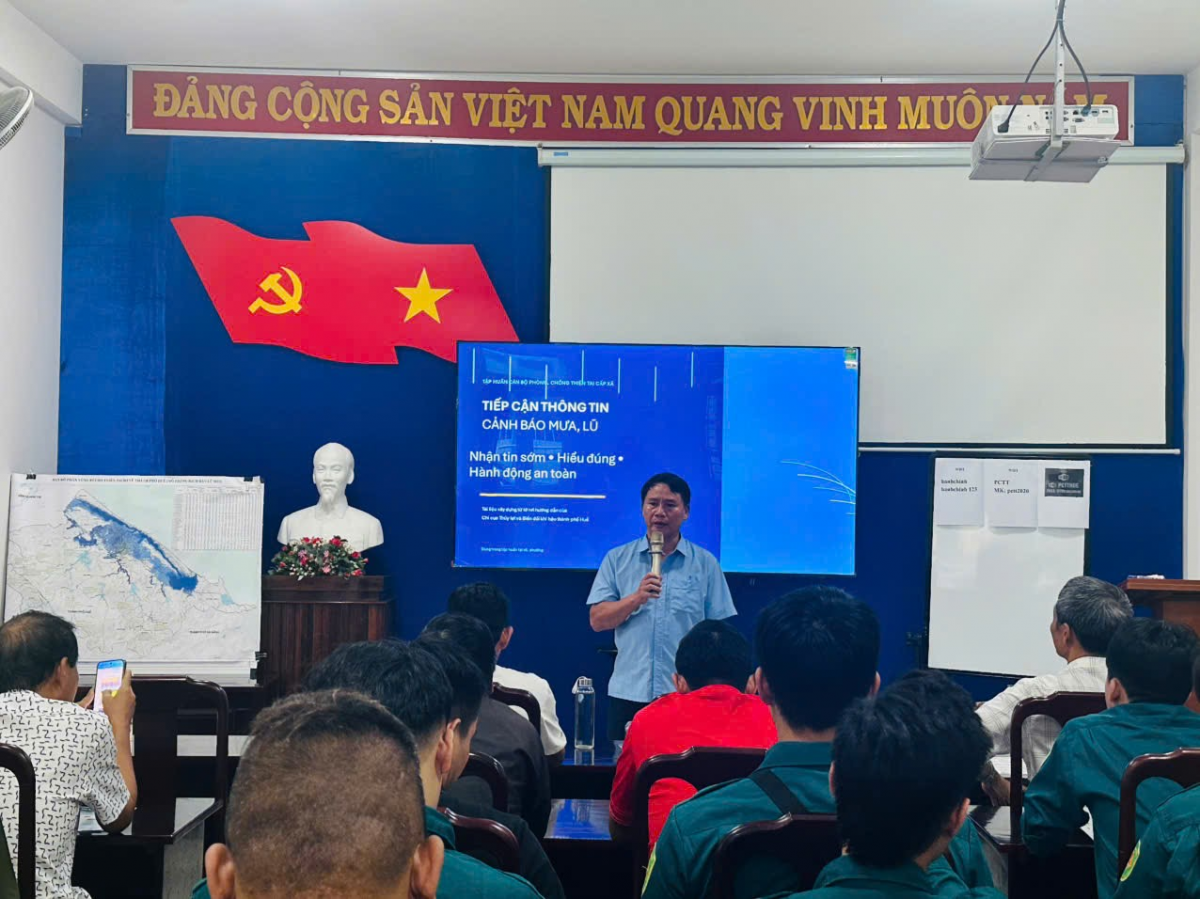 Tập huấn phòng, chống thiên tai, hướng dẫn tiếp cận thông tin cảnh báo mưa lũ tại Huế.